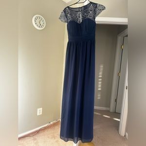 Women's long dress size 4, 6 in navy blue color.